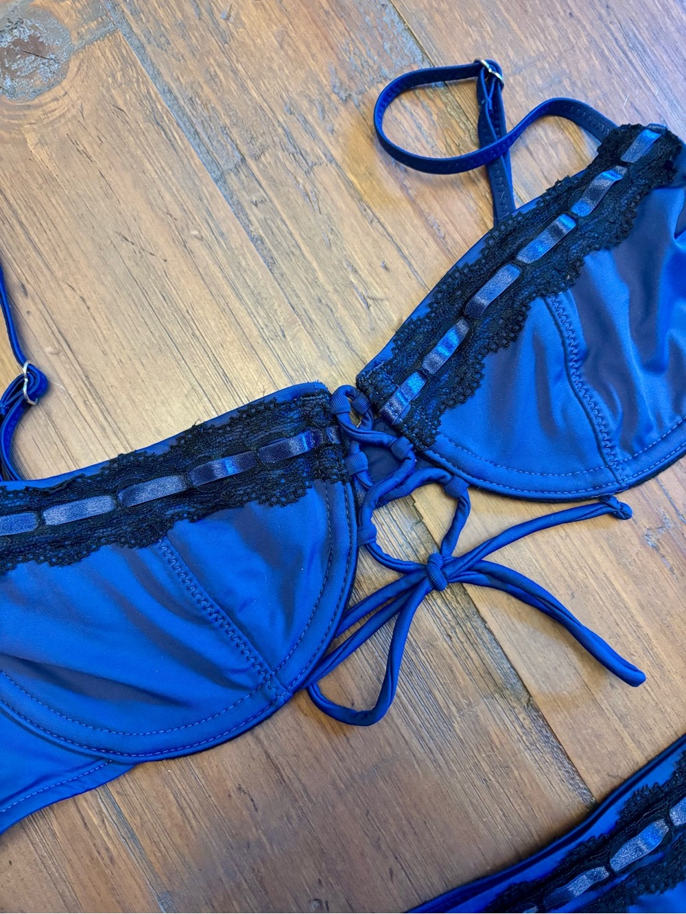 NWOT frankies bikinis x Sydney Sweeney Rome bikini set - Picture 7 of 16